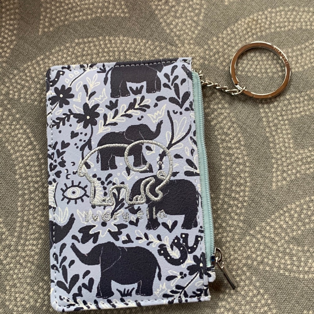 🥳IvoryElla keychain holder